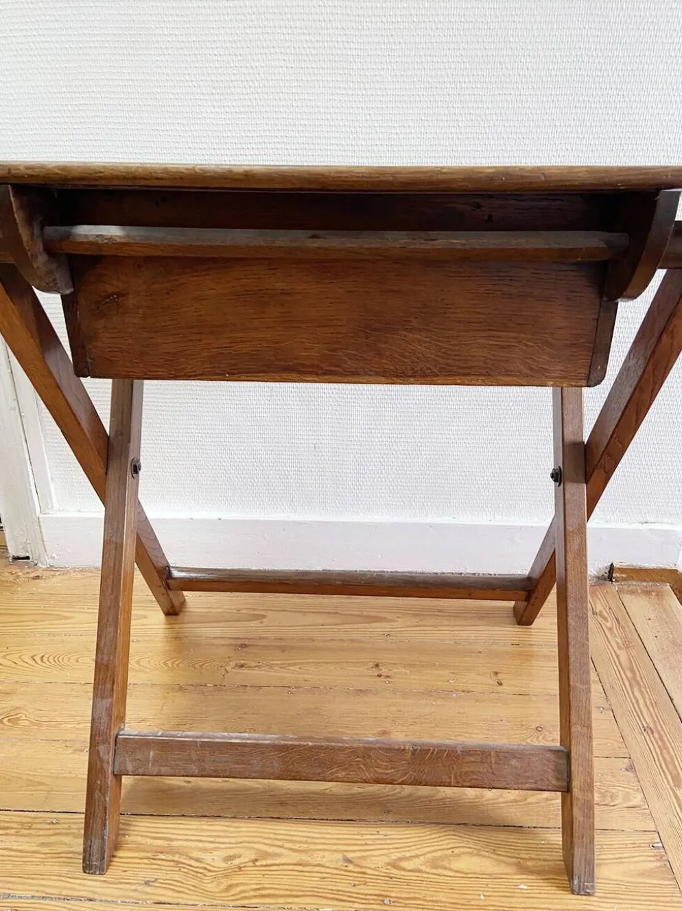 Bureau enfant ancien pliant années 50/60 – bois massif, plateau incliné