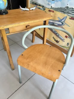 Bureau enfant Baumann en bois et chaise Hitier vintage