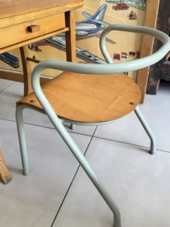 Bureau enfant Baumann en bois et chaise Hitier vintage