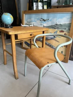 Bureau enfant Baumann en bois et chaise Hitier vintage
