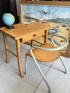 Bureau enfant Baumann en bois et chaise Hitier vintage