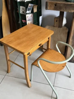 Bureau enfant Baumann en bois et chaise Hitier vintage