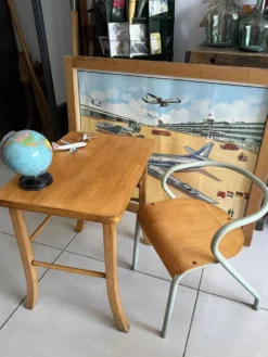 Bureau enfant Baumann en bois et chaise Hitier vintage