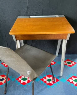 Bureau enfant moderniste