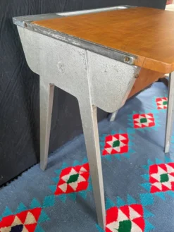 Bureau enfant moderniste