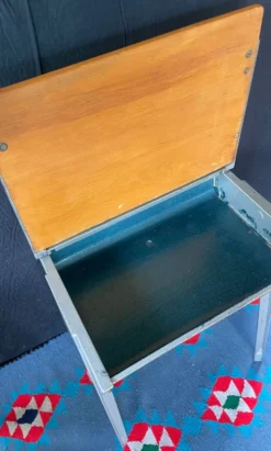 Bureau enfant moderniste