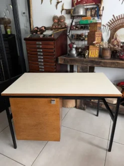 Bureau enfant moderniste vintage