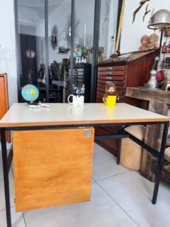 Bureau enfant moderniste vintage