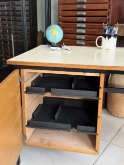 Bureau enfant moderniste vintage