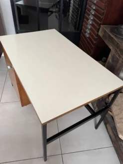 Bureau enfant moderniste vintage