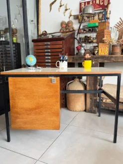 Bureau enfant moderniste vintage