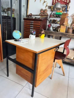 Bureau enfant moderniste vintage