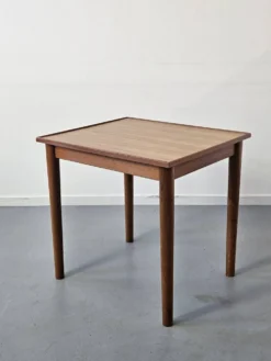 Bureau enfant ou table de jeu scandinave en teck années 70