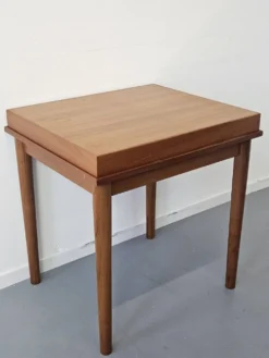 Bureau enfant ou table de jeu scandinave en teck années 70