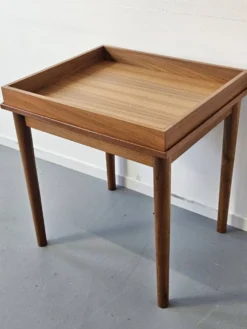 Bureau enfant ou table de jeu scandinave en teck années 70