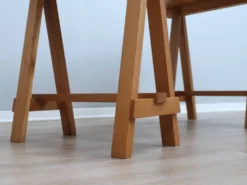 Bureau en hêtre massif avec chaises en cuir, Italie 1970