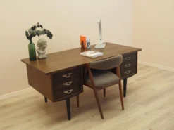Bureau en noyer danois avec tiroirs, années 1960