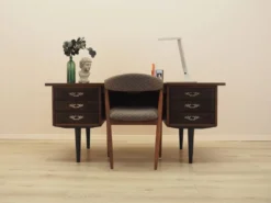 Bureau en noyer danois avec tiroirs, années 1960