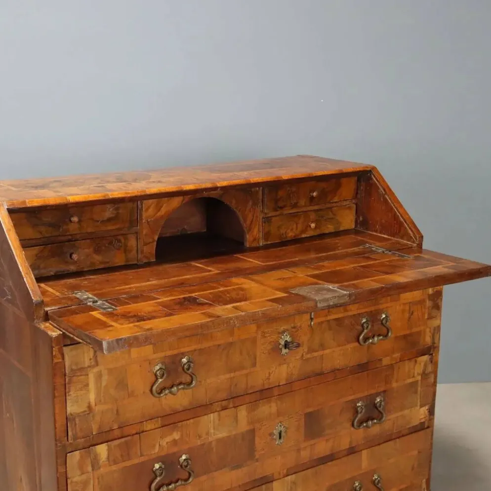 Bureau en noyer - Italie XVIIIe siècle