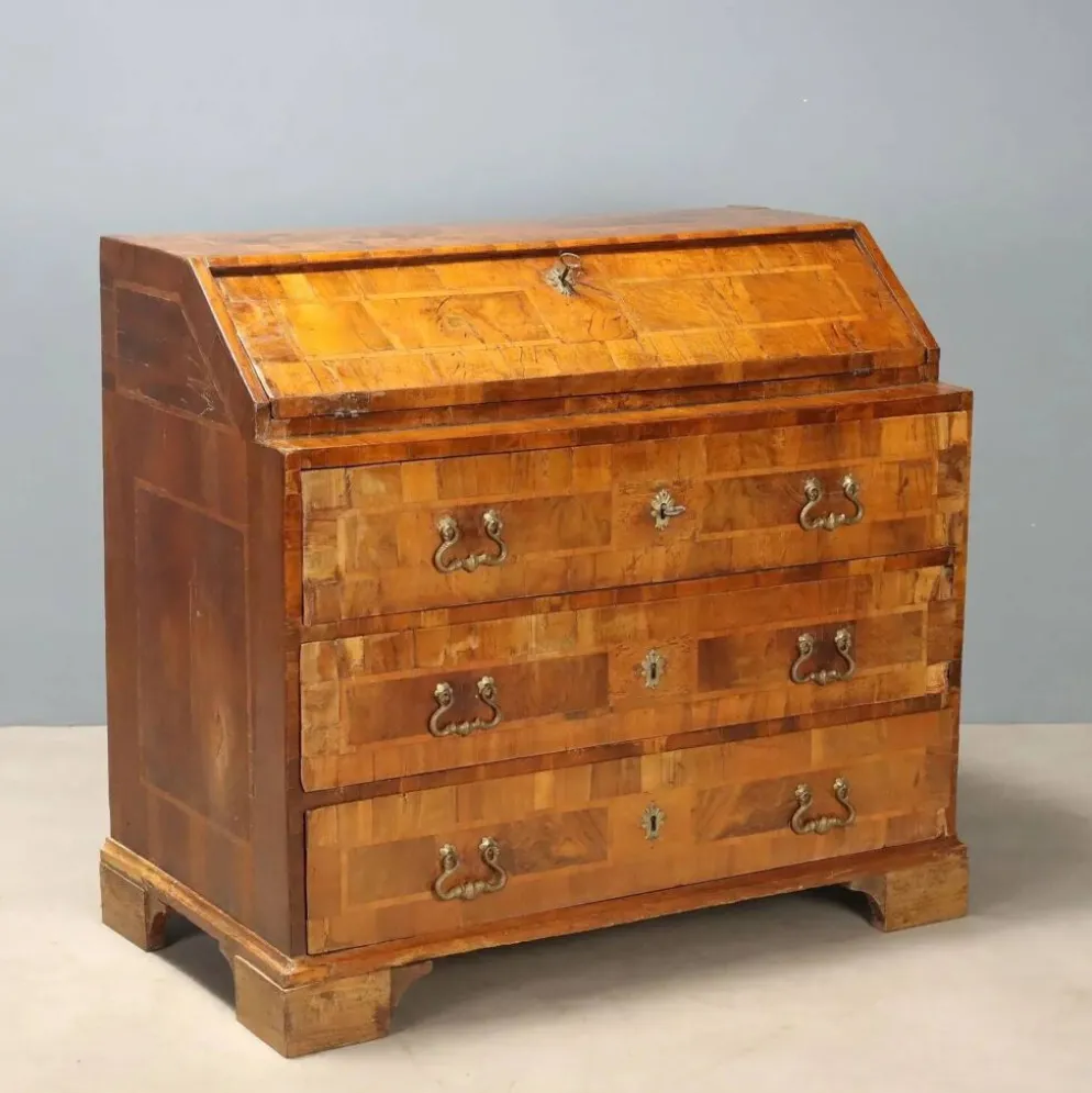 Bureau en noyer - Italie XVIIIe siècle