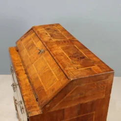 Bureau en noyer - Italie XVIIIe siècle