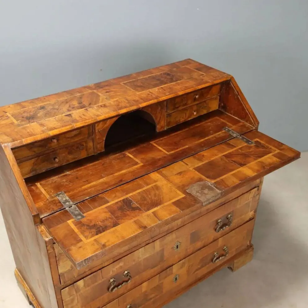 Bureau en noyer - Italie XVIIIe siècle