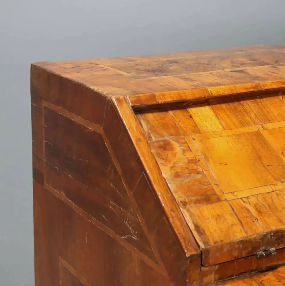 Bureau en noyer - Italie XVIIIe siècle
