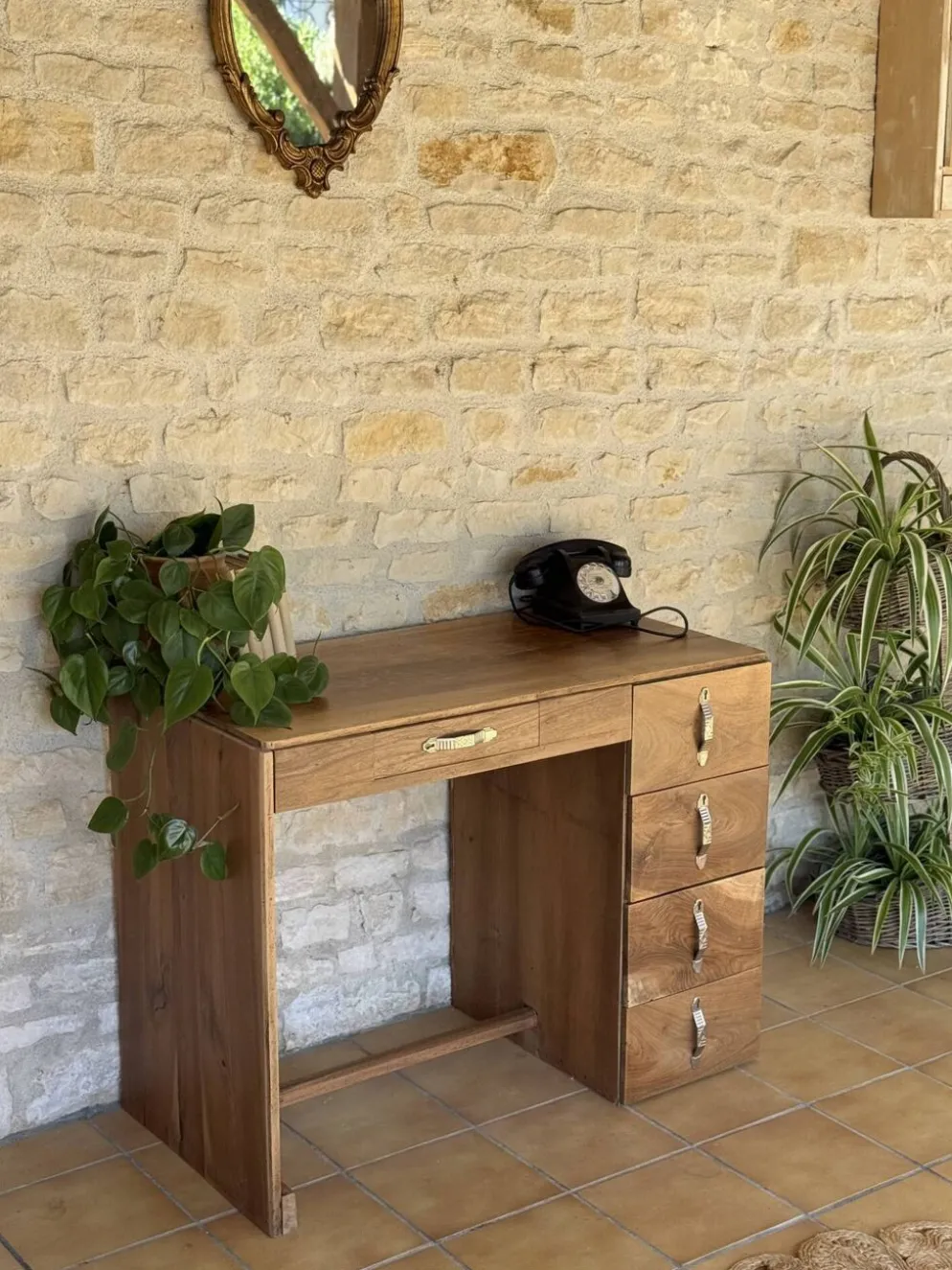 Bureau en noyer massif rénové 5 tiroirs