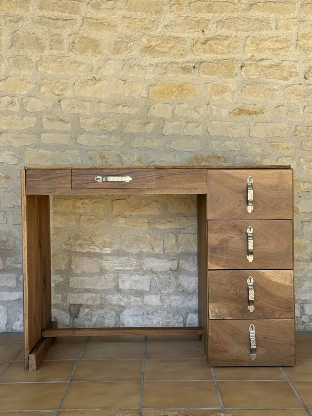 Bureau en noyer massif rénové 5 tiroirs