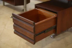 Bureau en palissandre modèle T95 par Osvaldo Borsani pour Tecno 1960’s