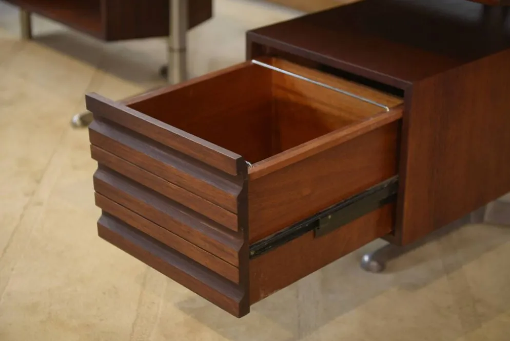 Bureau en palissandre modèle T95 par Osvaldo Borsani pour Tecno 1960’s
