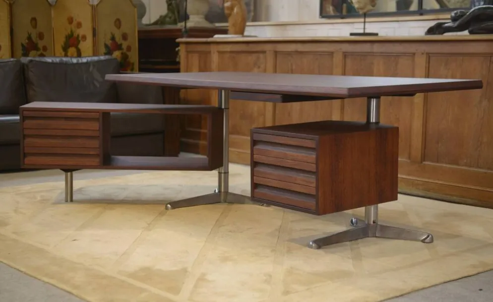 Bureau en palissandre modèle T95 par Osvaldo Borsani pour Tecno 1960’s