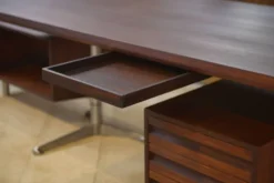 Bureau en palissandre modèle T95 par Osvaldo Borsani pour Tecno 1960’s