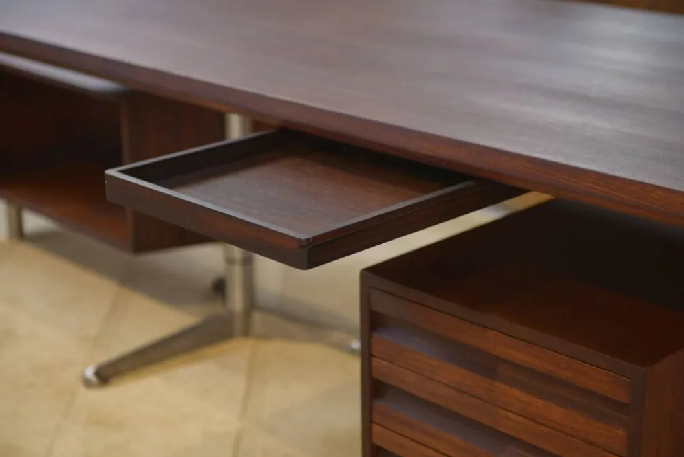 Bureau en palissandre modèle T95 par Osvaldo Borsani pour Tecno 1960’s