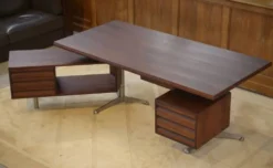 Bureau en palissandre modèle T95 par Osvaldo Borsani pour Tecno 1960’s