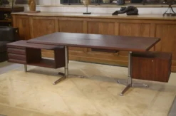 Bureau en palissandre modèle T95 par Osvaldo Borsani pour Tecno 1960’s