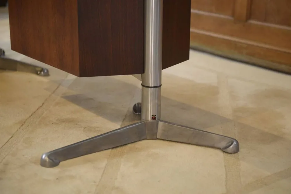 Bureau en palissandre modèle T95 par Osvaldo Borsani pour Tecno 1960’s