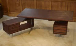 Bureau en palissandre modèle T95 par Osvaldo Borsani pour Tecno 1960’s