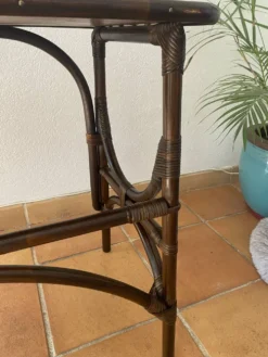 Bureau en rotin trois tiroirs