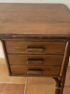 Bureau en rotin trois tiroirs