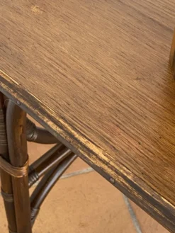 Bureau en rotin trois tiroirs
