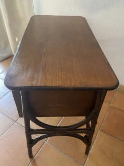 Bureau en rotin trois tiroirs