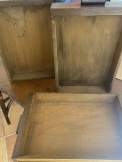 Bureau en rotin trois tiroirs
