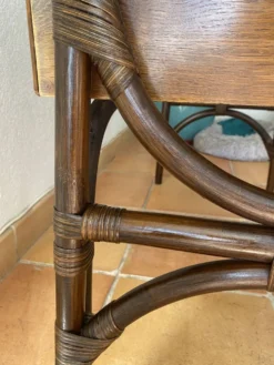 Bureau en rotin trois tiroirs
