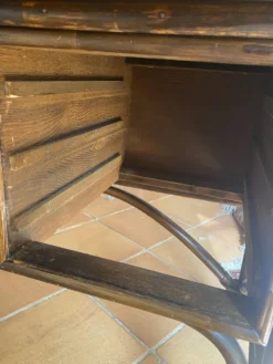 Bureau en rotin trois tiroirs