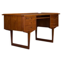 Bureau en teck autonome danois des années 1960 avec bord surélevé.
