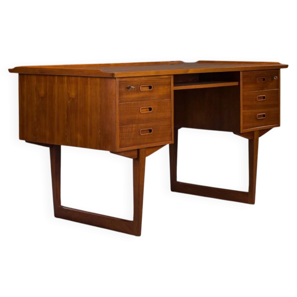 Bureau en teck autonome danois des années 1960 avec bord surélevé.