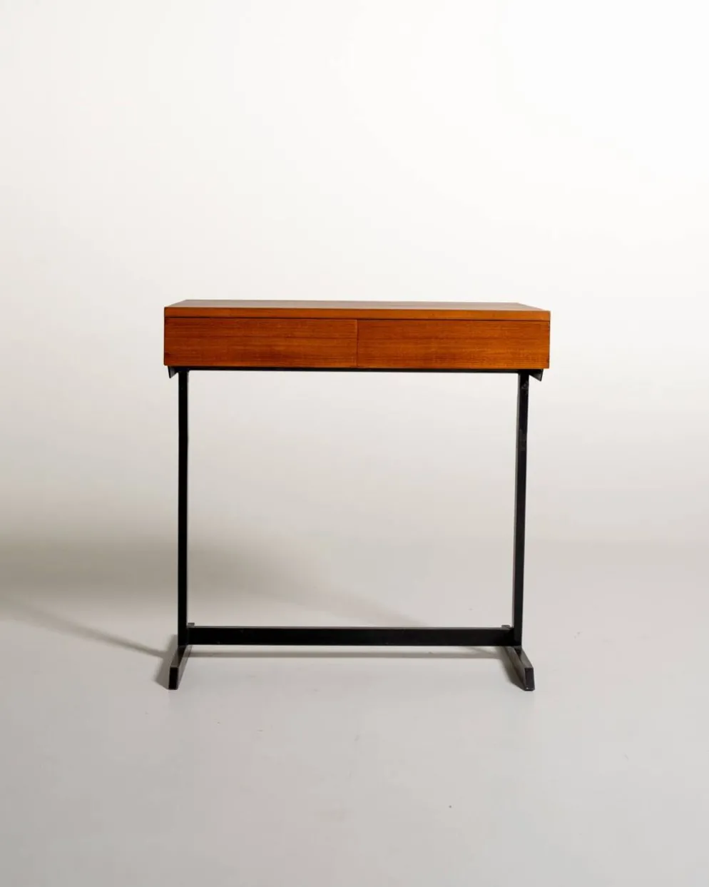 Bureau en teck avec structure en métal noir, production européenne, années 1960