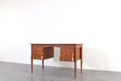 Bureau en teck danois des années 1960.
