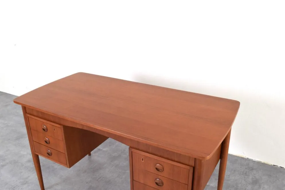Bureau en teck danois des années 1960.